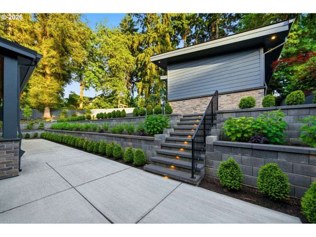 14760 UPLANDS Dr, Lake Oswego, OR 97034