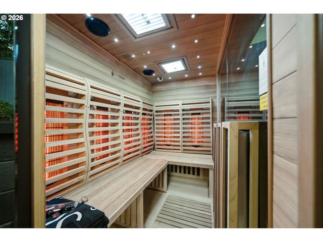 14760 UPLANDS Dr, Lake Oswego, OR 97034