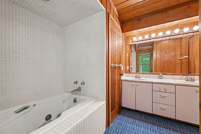 4410 Earhart Road, Ann Arbor, MI 48105