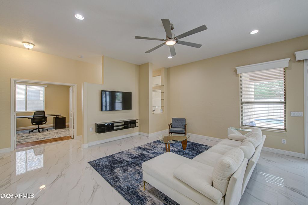 Image 10 of property listing at 2225 W OLIVE Way, Chandler, AZ 85248
