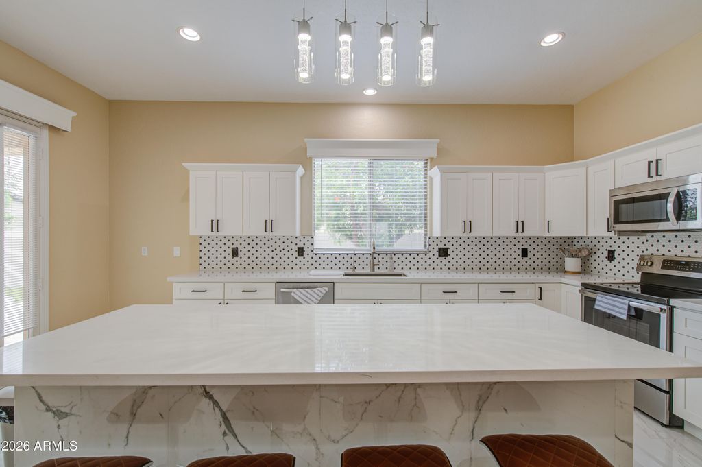 Image 13 of property listing at 2225 W OLIVE Way, Chandler, AZ 85248