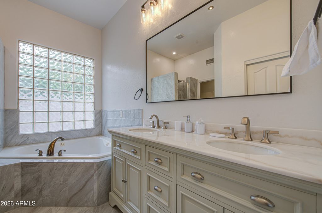 Image 23 of property listing at 2225 W OLIVE Way, Chandler, AZ 85248