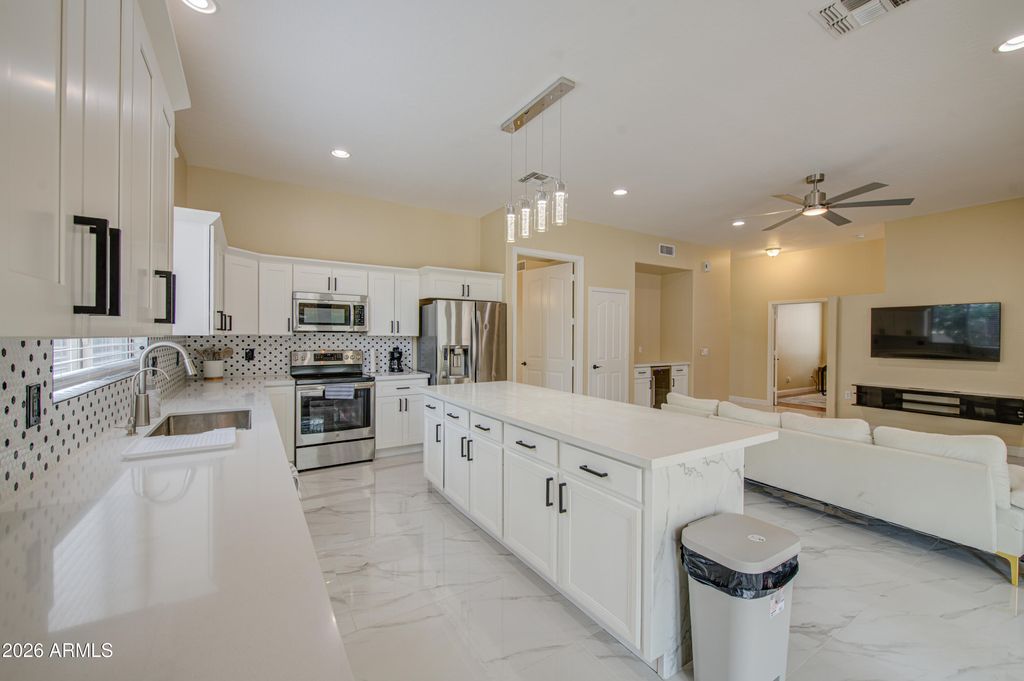 Image 4 of property listing at 2225 W OLIVE Way, Chandler, AZ 85248
