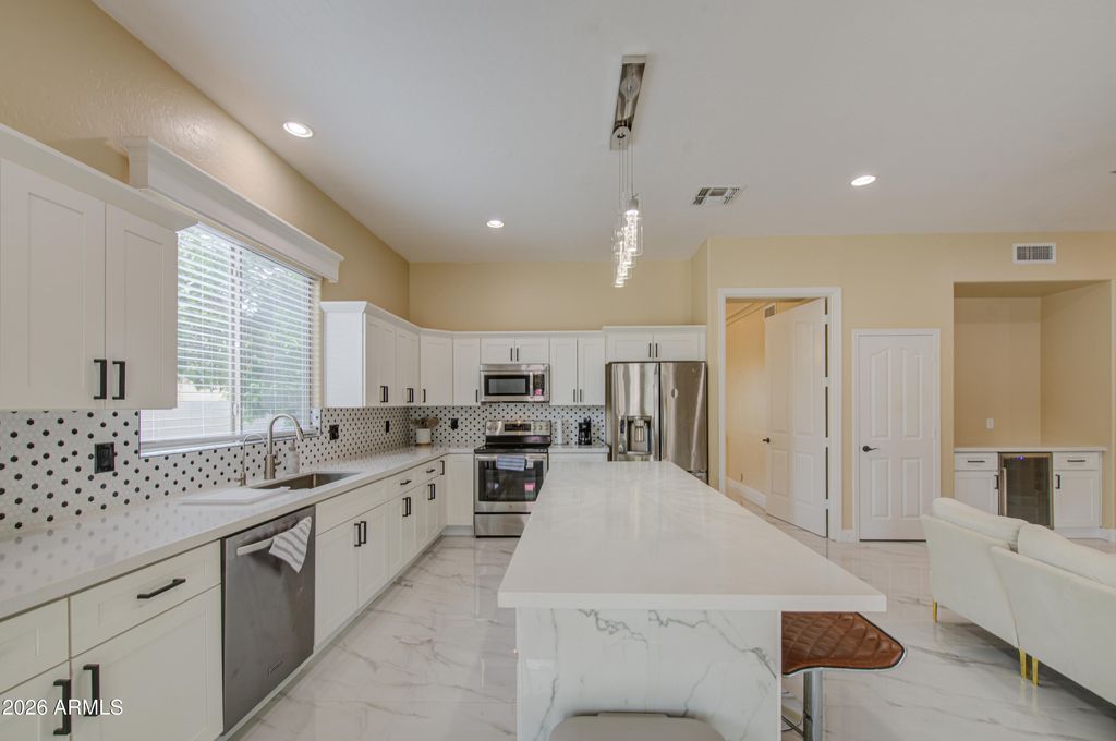 Image 5 of property listing at 2225 W OLIVE Way, Chandler, AZ 85248