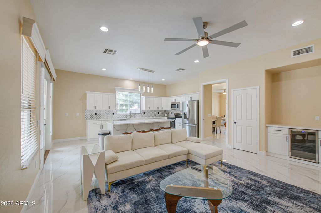 Image 7 of property listing at 2225 W OLIVE Way, Chandler, AZ 85248