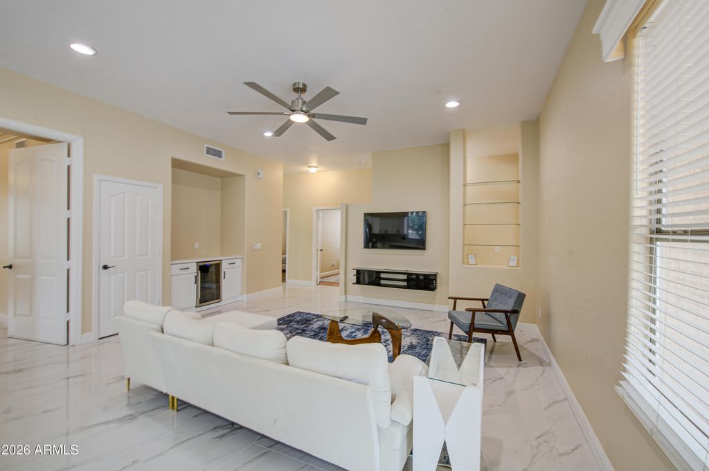 Image 8 of property listing at 2225 W OLIVE Way, Chandler, AZ 85248