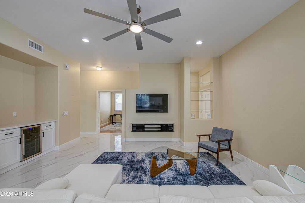 Image 9 of property listing at 2225 W OLIVE Way, Chandler, AZ 85248