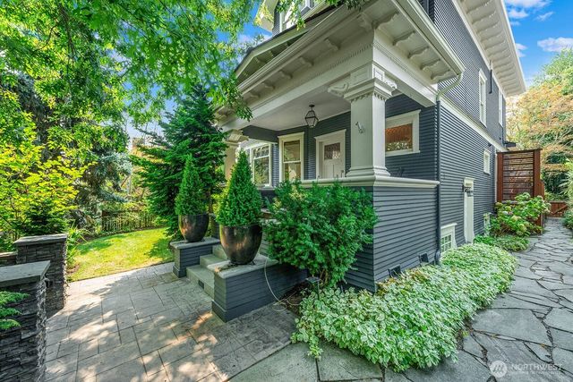 403 18th Avenue E, Seattle, WA 98112