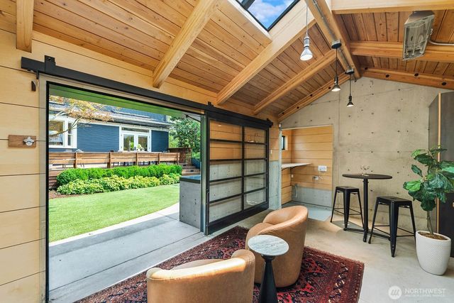 403 18th Avenue E, Seattle, WA 98112