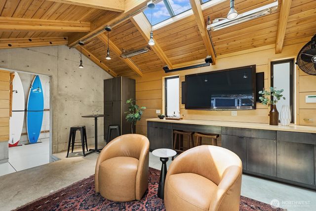403 18th Avenue E, Seattle, WA 98112