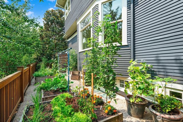 403 18th Avenue E, Seattle, WA 98112