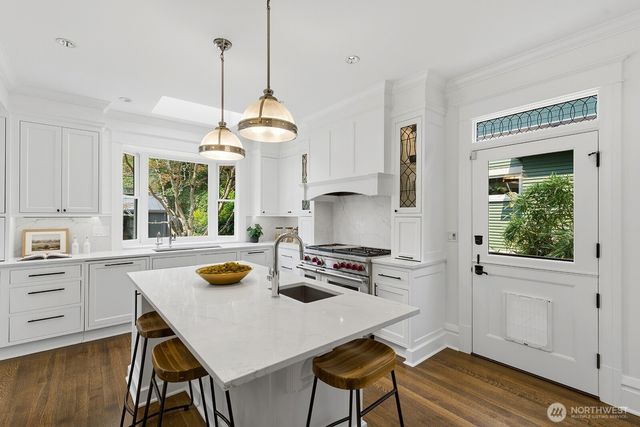 403 18th Avenue E, Seattle, WA 98112