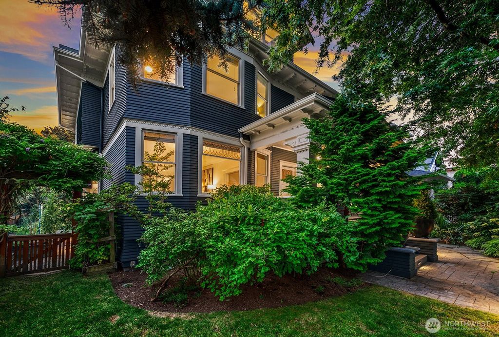 403 18th Avenue E, Seattle, WA 98112