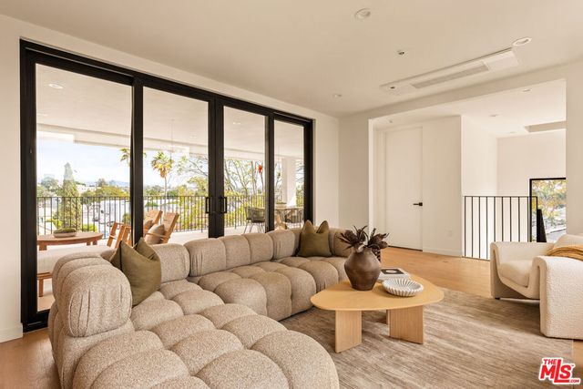 1747 S Marvin Avenue, Los Angeles, CA 90019