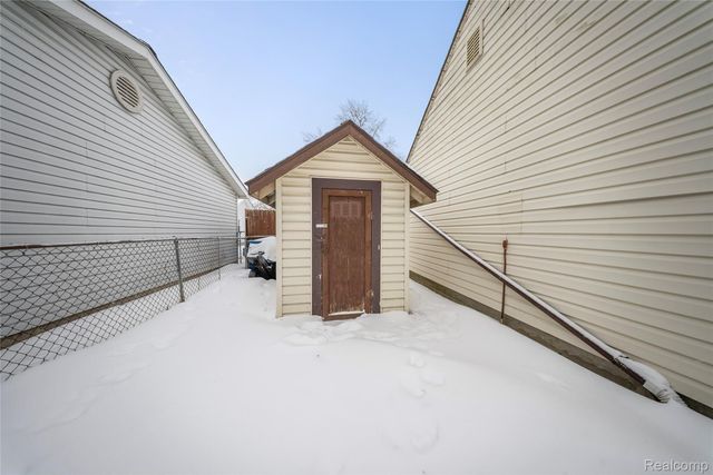 24440 Sylvan Avenue, Brownstown Charter Township, MI 48134