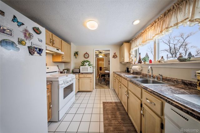 24440 Sylvan Avenue, Brownstown Charter Township, MI 48134