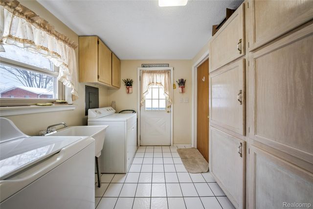 24440 Sylvan Avenue, Brownstown Charter Township, MI 48134