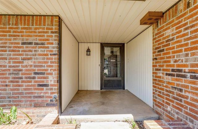 2713 S Summerfield Drive, Edmond, OK 73012