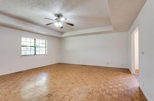 2713 S Summerfield Drive, Edmond, OK 73012