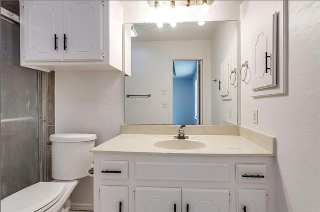 2713 S Summerfield Drive, Edmond, OK 73012