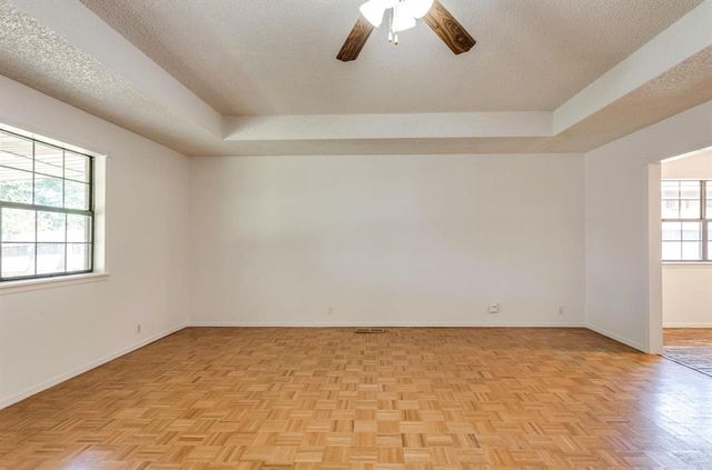 2713 S Summerfield Drive, Edmond, OK 73012