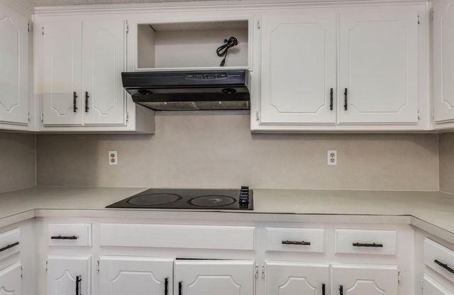 2713 S Summerfield Drive, Edmond, OK 73012