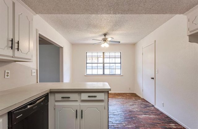 2713 S Summerfield Drive, Edmond, OK 73012