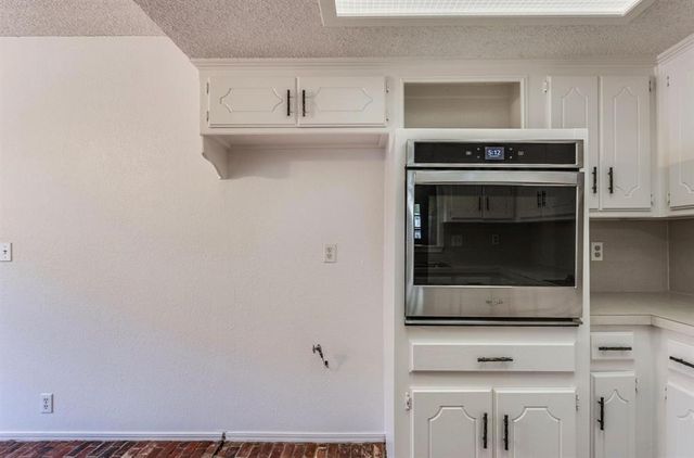 2713 S Summerfield Drive, Edmond, OK 73012