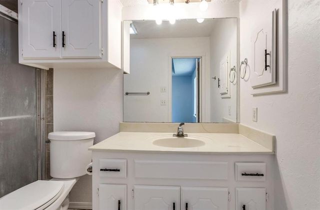 2713 S Summerfield Drive, Edmond, OK 73012