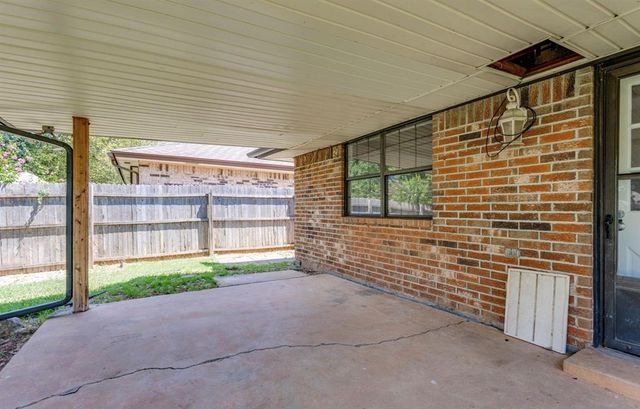 2713 S Summerfield Drive, Edmond, OK 73012