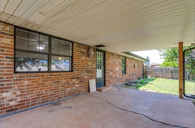 2713 S Summerfield Drive, Edmond, OK 73012