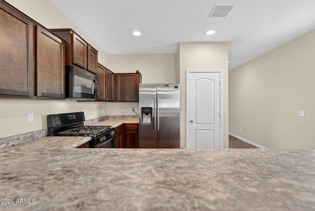 8222 W WOOD Lane, Phoenix, AZ 85043