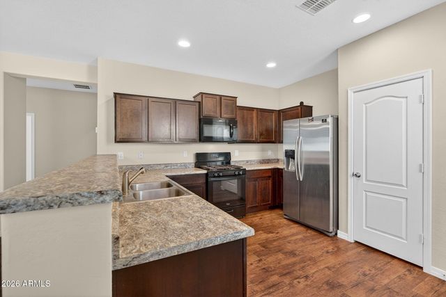 8222 W WOOD Lane, Phoenix, AZ 85043