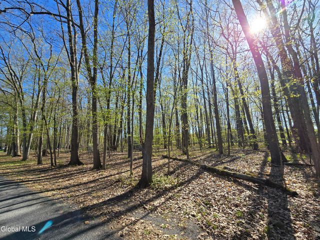 5 Sunset Street, Clifton Park, NY 12148
