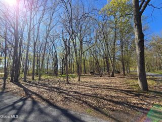 5 Sunset Street, Clifton Park, NY 12148