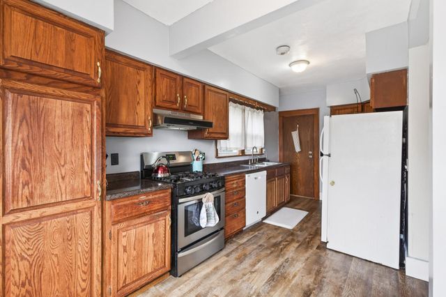 2705 Golden Valley Road, Minneapolis, MN 55411