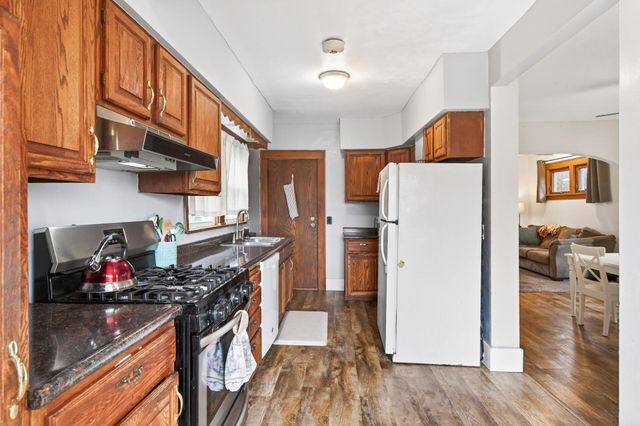 2705 Golden Valley Road, Minneapolis, MN 55411