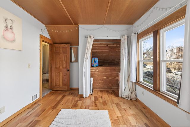 2705 Golden Valley Road, Minneapolis, MN 55411