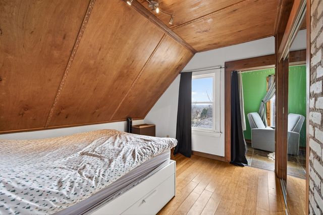 2705 Golden Valley Road, Minneapolis, MN 55411