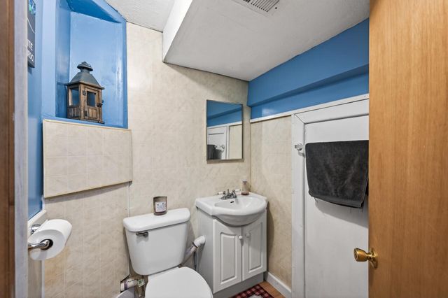 2705 Golden Valley Road, Minneapolis, MN 55411