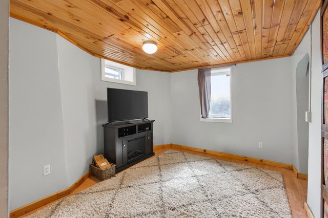 2705 Golden Valley Road, Minneapolis, MN 55411