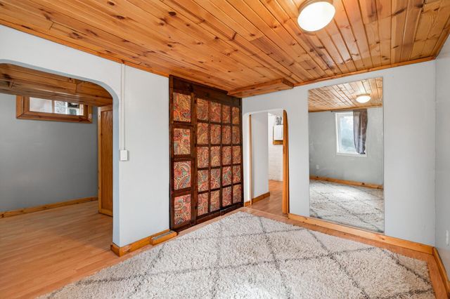 2705 Golden Valley Road, Minneapolis, MN 55411