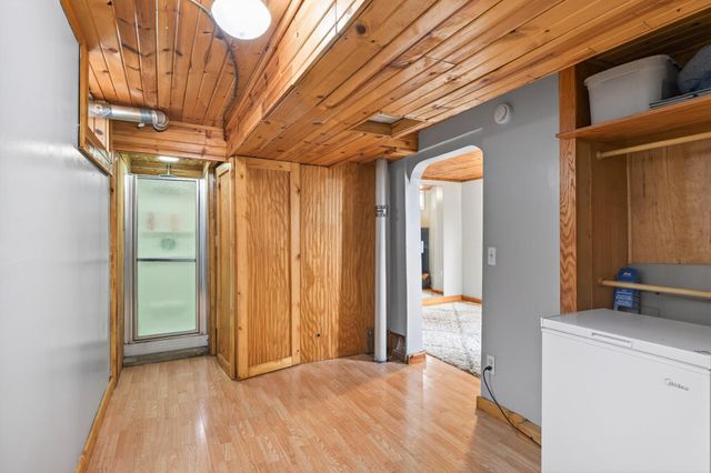 2705 Golden Valley Road, Minneapolis, MN 55411