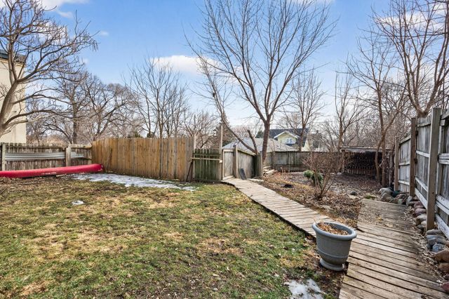 2705 Golden Valley Road, Minneapolis, MN 55411