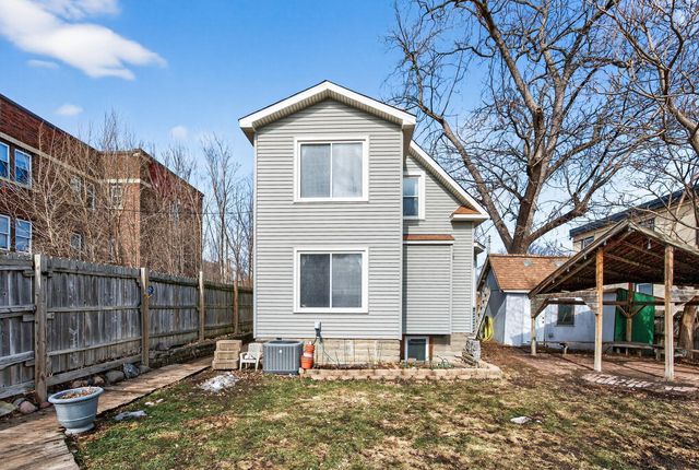 2705 Golden Valley Road, Minneapolis, MN 55411