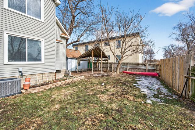 2705 Golden Valley Road, Minneapolis, MN 55411