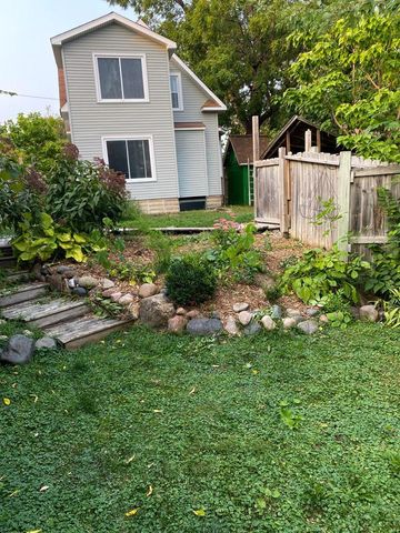 2705 Golden Valley Road, Minneapolis, MN 55411