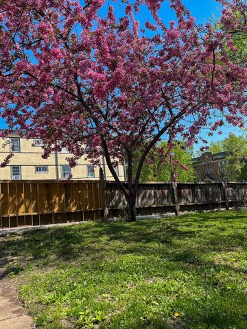 2705 Golden Valley Road, Minneapolis, MN 55411