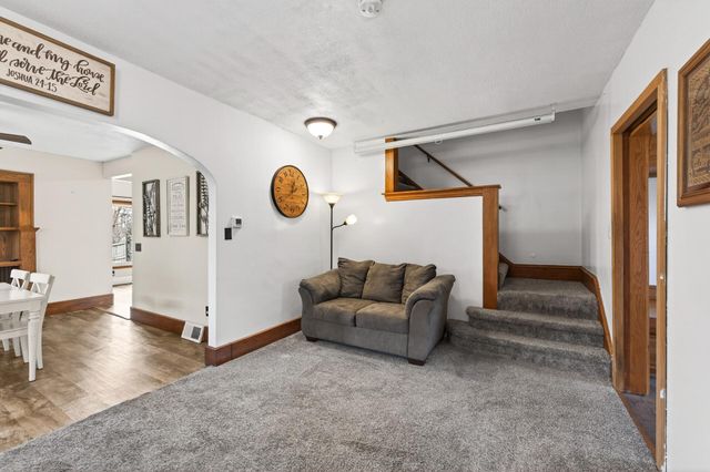 2705 Golden Valley Road, Minneapolis, MN 55411