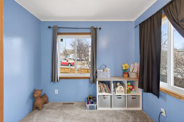 2705 Golden Valley Road, Minneapolis, MN 55411